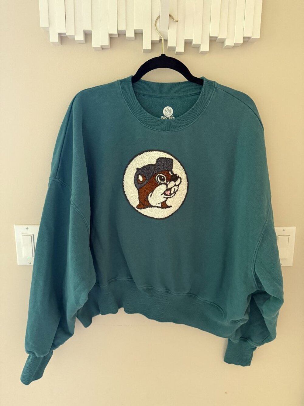 Women’s Buc-ee’s Oversized Cropped Sweatshirt Teal Chenille Logo L